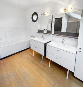 Maisons de vacances Grande Maison Lumineuse a 10km de Paris : photos des chambres