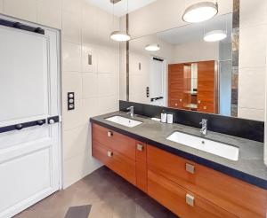Maisons de vacances Grande Maison Lumineuse a 10km de Paris : photos des chambres