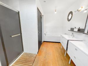 Maisons de vacances Grande Maison Lumineuse a 10km de Paris : photos des chambres