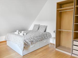 Maisons de vacances Grande Maison Lumineuse a 10km de Paris : photos des chambres