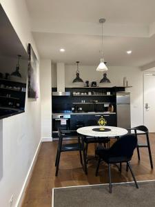 THE DEVLIN APARTMENTS 1 Bedroom Apartment near GMHBA stadium in Geelong - LG03