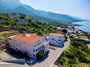 Apartment Delfin-4 by Interhome