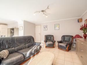 Holiday Home Vissershuisje 9-18 with parking by Interhome