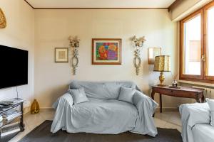 Bright apartment with parking near Viareggio beach