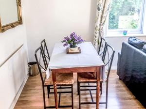 Holiday Home Oak Cottage by Interhome