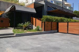 Zephyr Luxe Apartment Sea and Mountain View