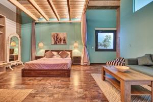 Zephyr Luxe Apartment Sea and Mountain View