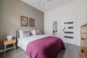 Blueground Žižkov renovated nr universities PRG-35