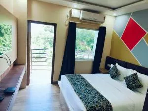 SAROJINI GARDEN HOTEL & RESTAURANT - Pipra Dewās