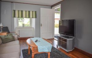 1 Bedroom Nice Home In Tomelilla