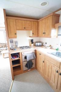 2 Bedroom sleeps 6 caravan Manor Park Hunstanton