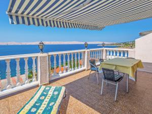 Apartment Delfin-5 by Interhome 