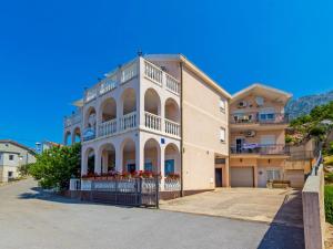 Apartment Delfin-2 by Interhome