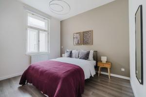 Blueground Žižkov renovated nr universities PRG-35