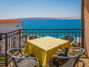 Apartment Delfin-10 by Interhome 