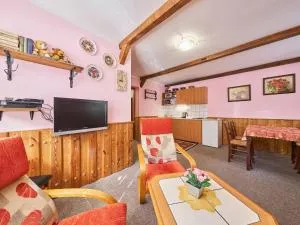 Apartment Chlívce u Hronova-3 by Interhome - 切尔韦尼科斯泰莱茨