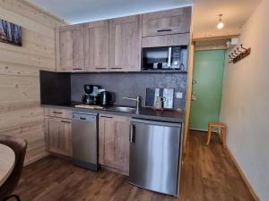 Studio rénové cosy à Plagne Centre avec balcon, skis aux pieds - FR-1-351-176