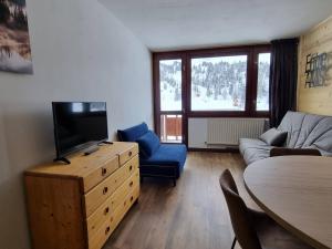 Studio rénové cosy à Plagne Centre avec balcon, skis aux pieds - FR-1-351-176