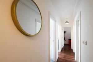 Spacious and Bright 2 Bedroom Apartment, Sleeps 6, 1st Floor with Free Parking, Business and Leisure by Jesswood Properties