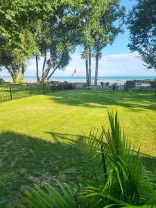 JUS RI Lakefront accommodation - Niagara on the Lake