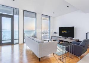 Luxurious 2 Bed in Bluewaters, Hosted by Desert City Stays