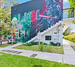 Atrium Hostel Design District - Bayshore