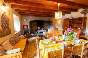 Maisons de vacances Gite Gite aux Combettes 4/6 personnes : photos des chambres