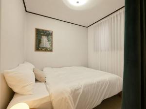 Sogang univ station 2min #seoul station 15min #hongik Univ