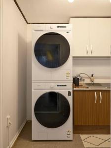 Sogang univ station 2min #seoul station 15min #hongik Univ