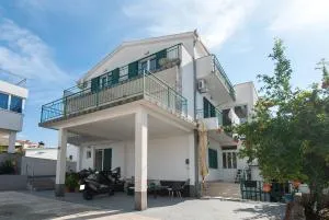 Apartments Polly - 普利莫顿