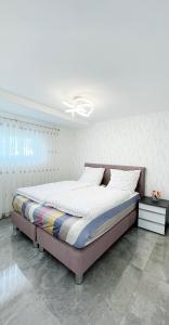 Luxury Wohnung mit Großem Bett und Schlafsofa Luxuriös Ausgestattet mit schöne Terrasse und Garten!