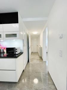 Luxury Wohnung mit Großem Bett und Schlafsofa Luxuriös Ausgestattet mit schöne Terrasse und Garten!