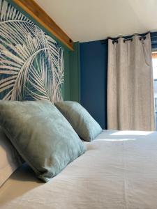 Lilas, Dahlia, Palme Bleue