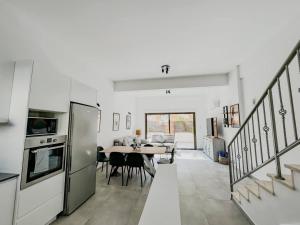 Queens Gardens Paradise Vip, Pool, Mall, Sea