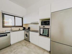 Queens Gardens Paradise Vip, Pool, Mall, Sea