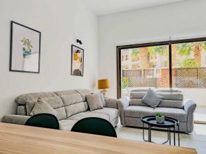 Queens Gardens Paradise Vip, Pool, Mall, Sea