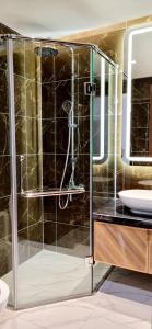 Studio Diamond Crown