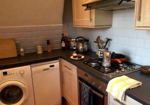 Stylish top floor 1 bed flat in West Hampstead