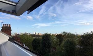 Stylish top floor 1 bed flat in West Hampstead