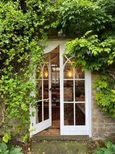 Charming Old Schoolroom - 达文特里