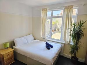 4-Bed House - Fast WiFi, Self Check-In, Parking-Ideal for contractors and work stays