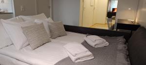 Bright and Cozy Apartment with Private Sauna And Parking