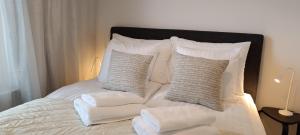 Bright and Cozy Apartment with Private Sauna And Parking