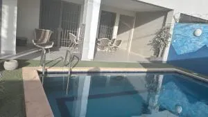 VILLA AVEC PISCINE à NGAPAROU à 1 MIN DE LA PLAGE A PIED - 恩加帕鲁