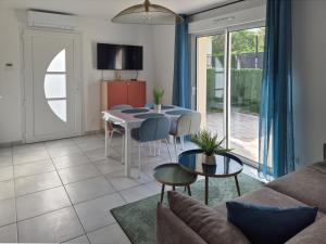 Maisons de vacances Ticya Lodge 10 minutes Parc Disneyland Maison neuve independante jusqu-a 5 voyageurs lit bebe 2 places Parking Ferme : photos des chambres
