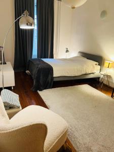 Grande chambre au bord du lac