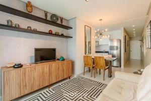 Apto Charmoso a apenas 450m da Praia EMM0202