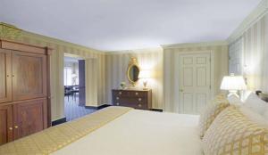 Junior Suite room in Williamsburg Inn - A Colonial Williamsburg Hotel
