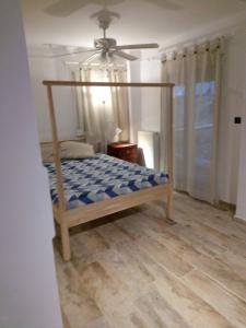 Center Apartment with Private Yard YR11