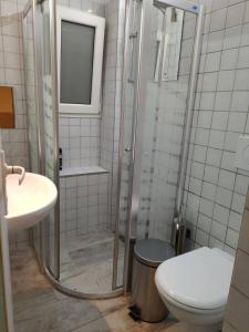 Center Apartment with Private Yard YR11